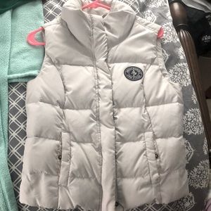 Gentle used white vest!